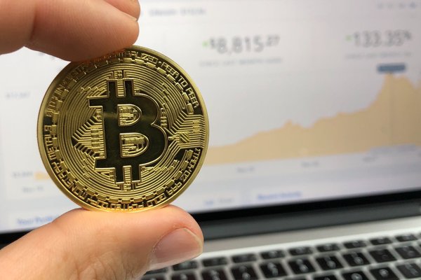 Bitcoin(BTC) Drops Below 69,000 USDT with a 5.37% Decrease in 24 Hours